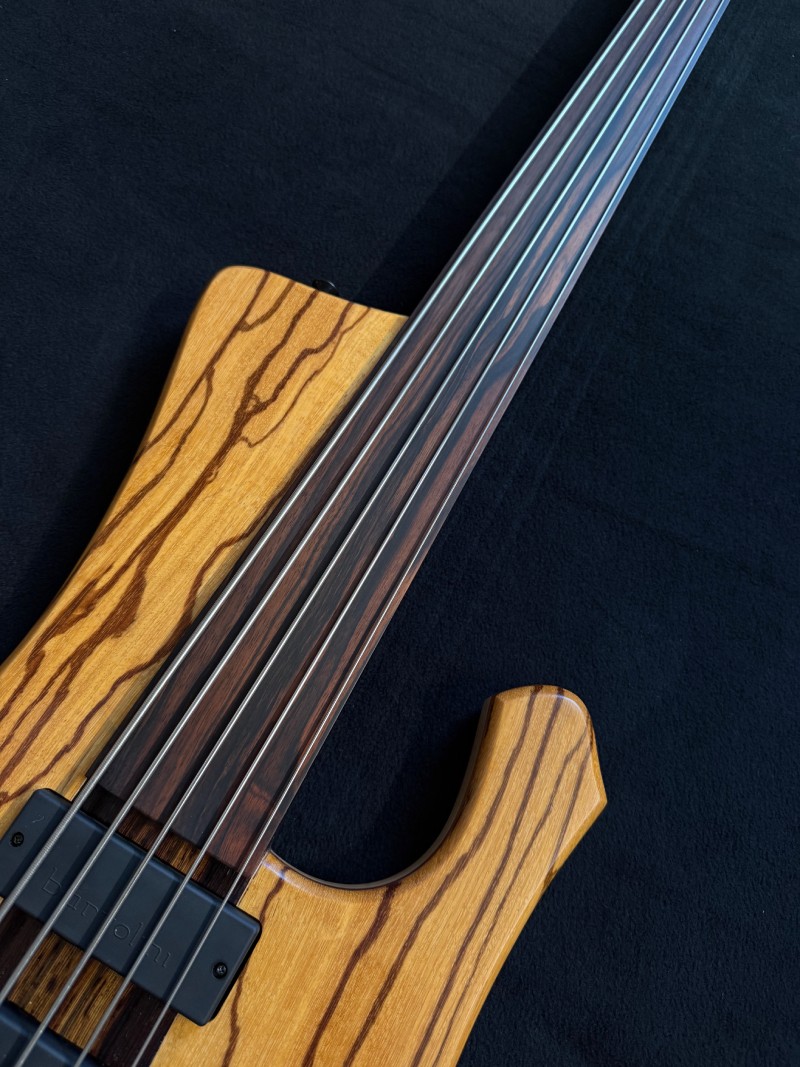 Extreman Fretless 5-7